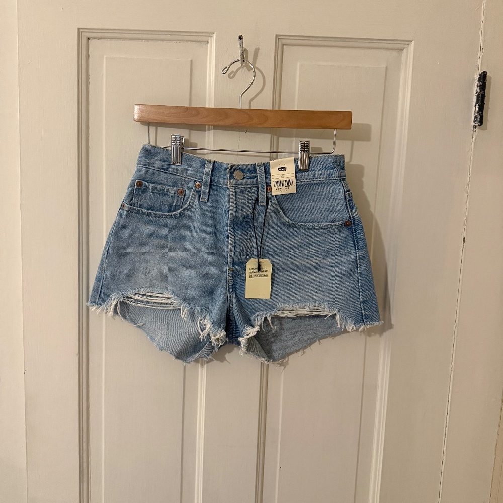 Brand New Levi’s 501 Women's High Rise Shorts – Size 26